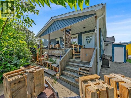 358 Tuscarora  Windsor, ON N9A 3L7