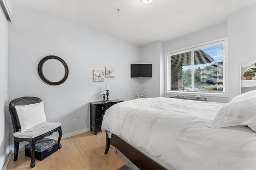113-1962 Enterprise Way, Kelowna, BC - Indoor Photo Showing Bedroom