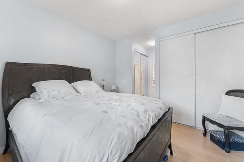 113-1962 Enterprise Way, Kelowna, BC - Indoor Photo Showing Bedroom