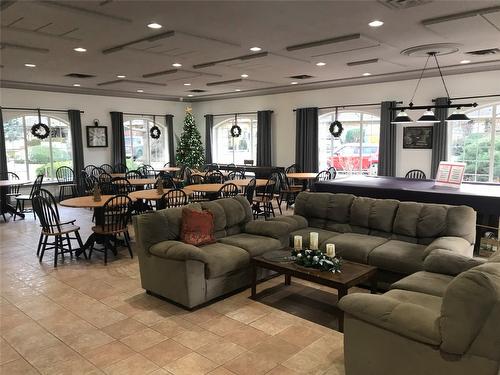 113-1962 Enterprise Way, Kelowna, BC - Indoor Photo Showing Living Room