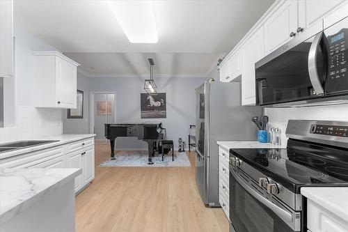 113-1962 Enterprise Way, Kelowna, BC - Indoor Photo Showing Kitchen With Upgraded Kitchen