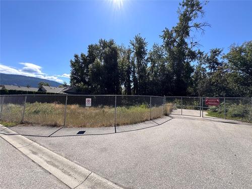 108-2200 53 Avenue, Vernon, BC - Outdoor