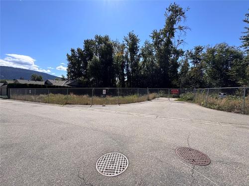 108-2200 53 Avenue, Vernon, BC - Outdoor