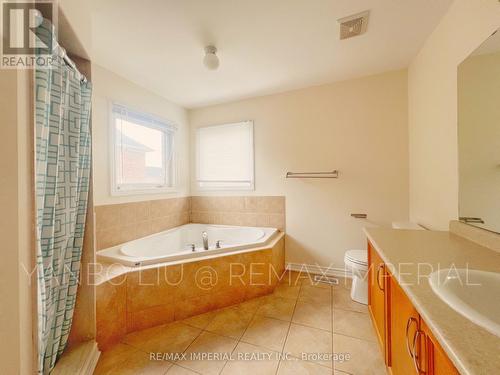 155 Art West Avenue, Newmarket, ON - Indoor Photo Showing Bathroom