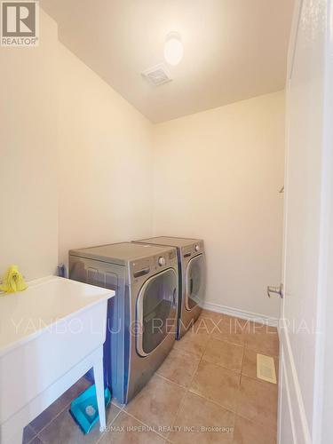155 Art West Avenue, Newmarket, ON - Indoor Photo Showing Laundry Room