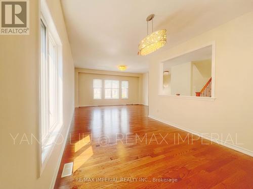 155 Art West Avenue, Newmarket, ON - Indoor Photo Showing Other Room