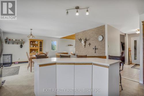 3245 Pattee Road, East Hawkesbury, ON - Indoor Photo Showing Kitchen