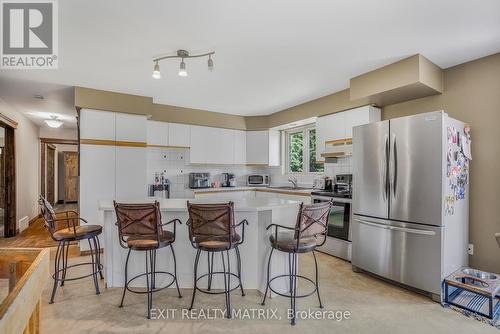3245 Pattee Road, East Hawkesbury, ON - Indoor Photo Showing Kitchen