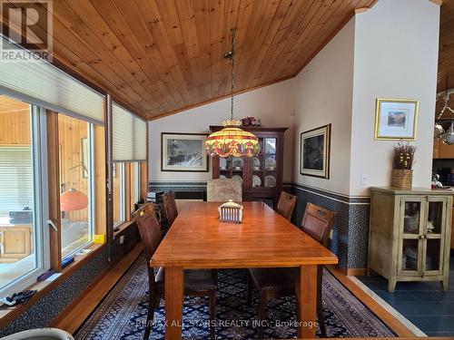 321 Rabys Shore Drive, Kawartha Lakes (Fenelon Falls), ON - Indoor Photo Showing Dining Room