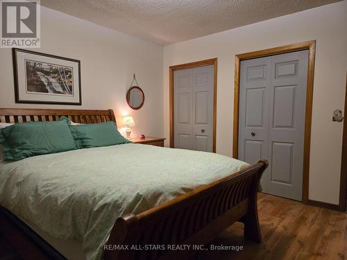 321 Rabys Shore Drive, Kawartha Lakes (Fenelon Falls), ON - Indoor Photo Showing Bedroom