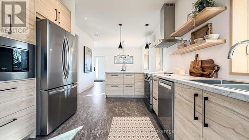 89 Isobel Street, Ashfield-Colborne-Wawanosh (West Wawanosh), ON - Indoor Photo Showing Kitchen With Upgraded Kitchen