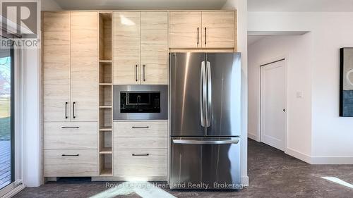 89 Isobel Street, Ashfield-Colborne-Wawanosh (West Wawanosh), ON - Indoor Photo Showing Kitchen