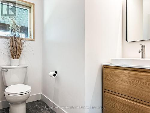 89 Isobel Street, Ashfield-Colborne-Wawanosh (West Wawanosh), ON - Indoor Photo Showing Bathroom