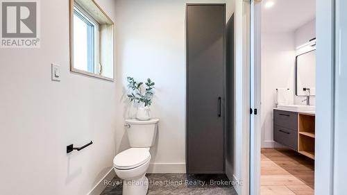 89 Isobel Street, Ashfield-Colborne-Wawanosh (West Wawanosh), ON - Indoor Photo Showing Bathroom