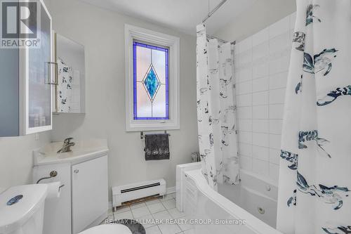 main level, full bathroom - 396 Daly Avenue, Ottawa, ON - Indoor Photo Showing Bathroom