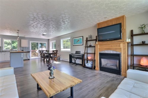 1490 Griffin Dr, Courtenay, BC 