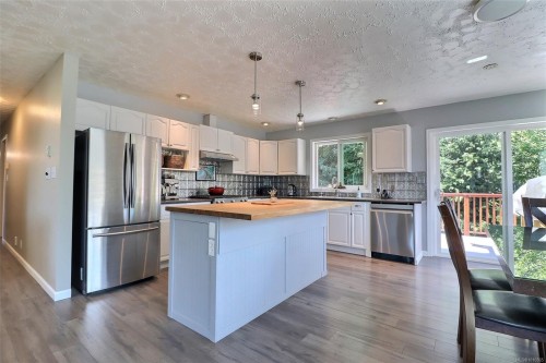 1490 Griffin Dr, Courtenay, BC 