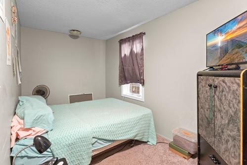 216 24Th Avenue, Creston, BC - Indoor Photo Showing Bedroom