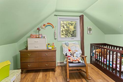 216 24Th Avenue, Creston, BC - Indoor Photo Showing Bedroom