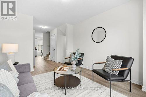 15B Bingham Road, Hamilton, ON - Indoor Photo Showing Living Room