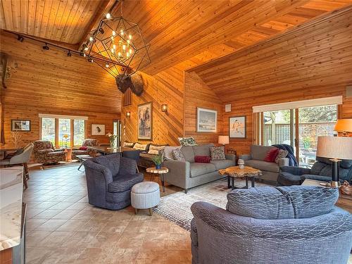 156 Crocus Street, Clear Lake, MB - Indoor Photo Showing Living Room