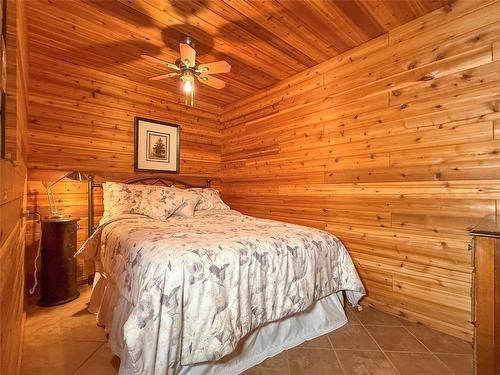 156 Crocus Street, Clear Lake, MB - Indoor Photo Showing Bedroom