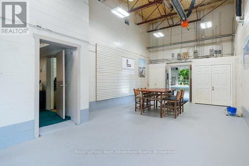 retail showroom - 32 James Bay Junction Road, Seguin, ON 