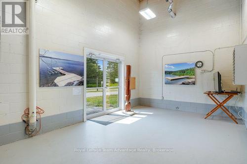 Retail entrance Room - 32 James Bay Junction Road, Seguin, ON 
