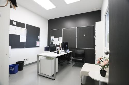 Office - 8190 Ch. Royden, Mont-Royal, QC - Indoor