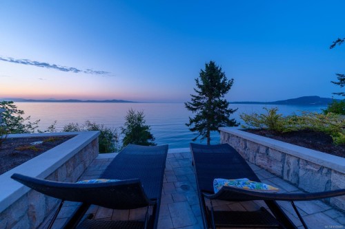 5411 Parker Ave, Saanich, BC 