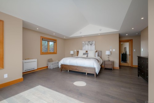 5411 Parker Ave, Saanich, BC 