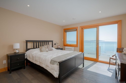 5411 Parker Ave, Saanich, BC 