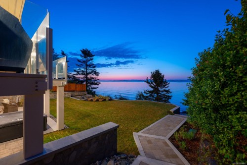 5411 Parker Ave, Saanich, BC 