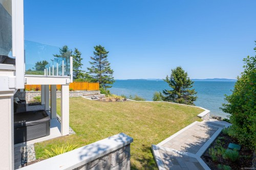 5411 Parker Ave, Saanich, BC 