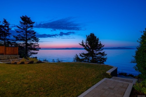 5411 Parker Ave, Saanich, BC 