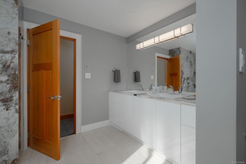 5411 Parker Ave, Saanich, BC 