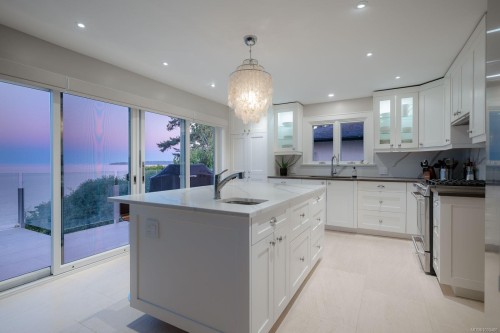 5411 Parker Ave, Saanich, BC 