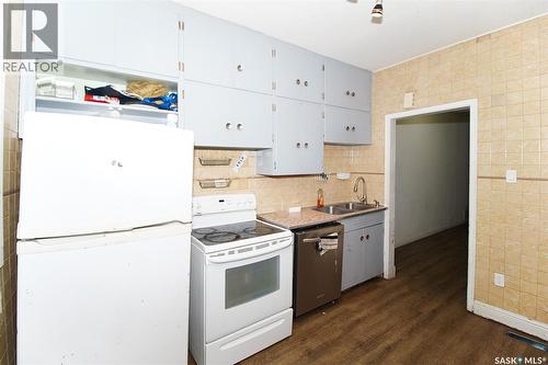 1428 Queen Street, Regina, SK - Indoor Photo Showing Kitchen With Double Sink