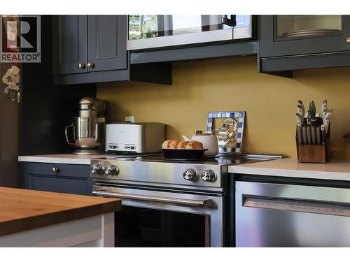 300 Richie Road, Rossland, BC - Indoor Photo Showing Kitchen