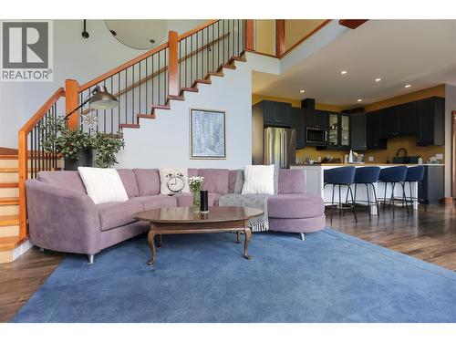 300 Richie Road, Rossland, BC - Indoor Photo Showing Living Room