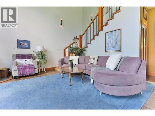 300 Richie Road, Rossland, BC - Indoor Photo Showing Living Room