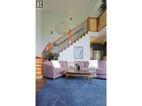 300 Richie Road, Rossland, BC - Indoor Photo Showing Living Room