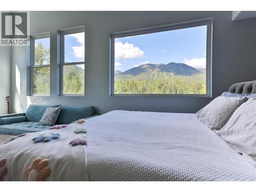 300 Richie Road, Rossland, BC - Indoor Photo Showing Bedroom