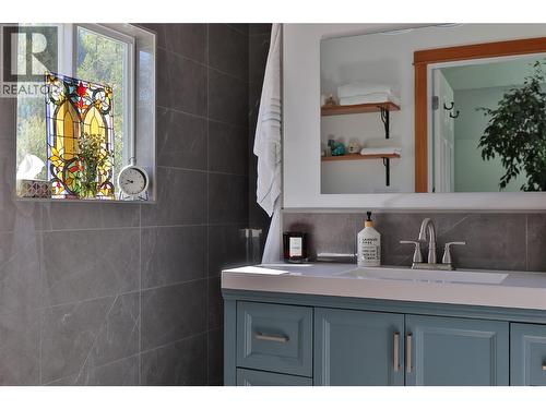 300 Richie Road, Rossland, BC - Indoor Photo Showing Bathroom