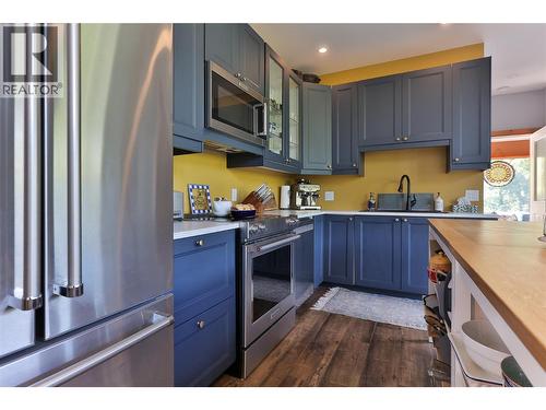 300 Richie Road, Rossland, BC - Indoor Photo Showing Kitchen