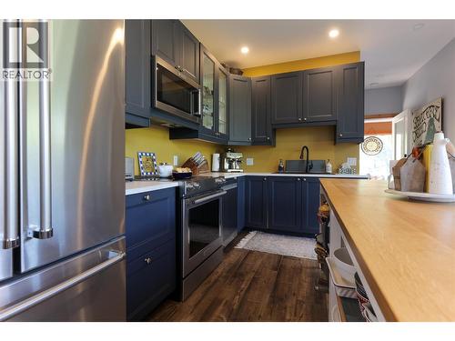 300 Richie Road, Rossland, BC - Indoor Photo Showing Kitchen