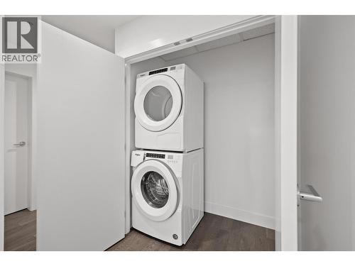 1191 Sunset Drive Unit# 2202, Kelowna, BC - Indoor Photo Showing Laundry Room