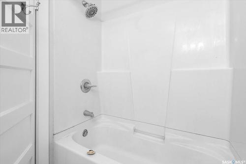 2156 Queen Street, Regina, SK - Indoor Photo Showing Bathroom
