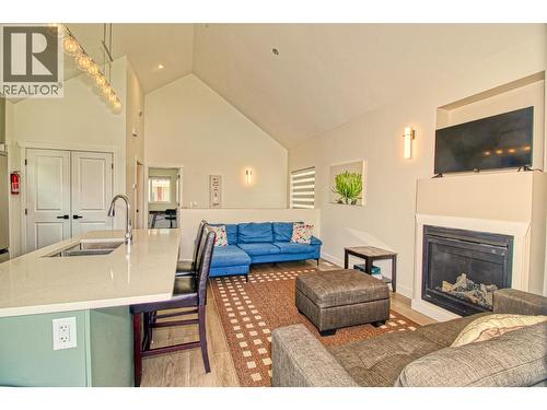 6857 Madrid Way Unit# 336, Kelowna, BC - Indoor Photo Showing Living Room With Fireplace