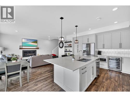 12075 Oceola Road Unit# 25, Lake Country, BC - Indoor Photo Showing Kitchen With Double Sink With Upgraded Kitchen